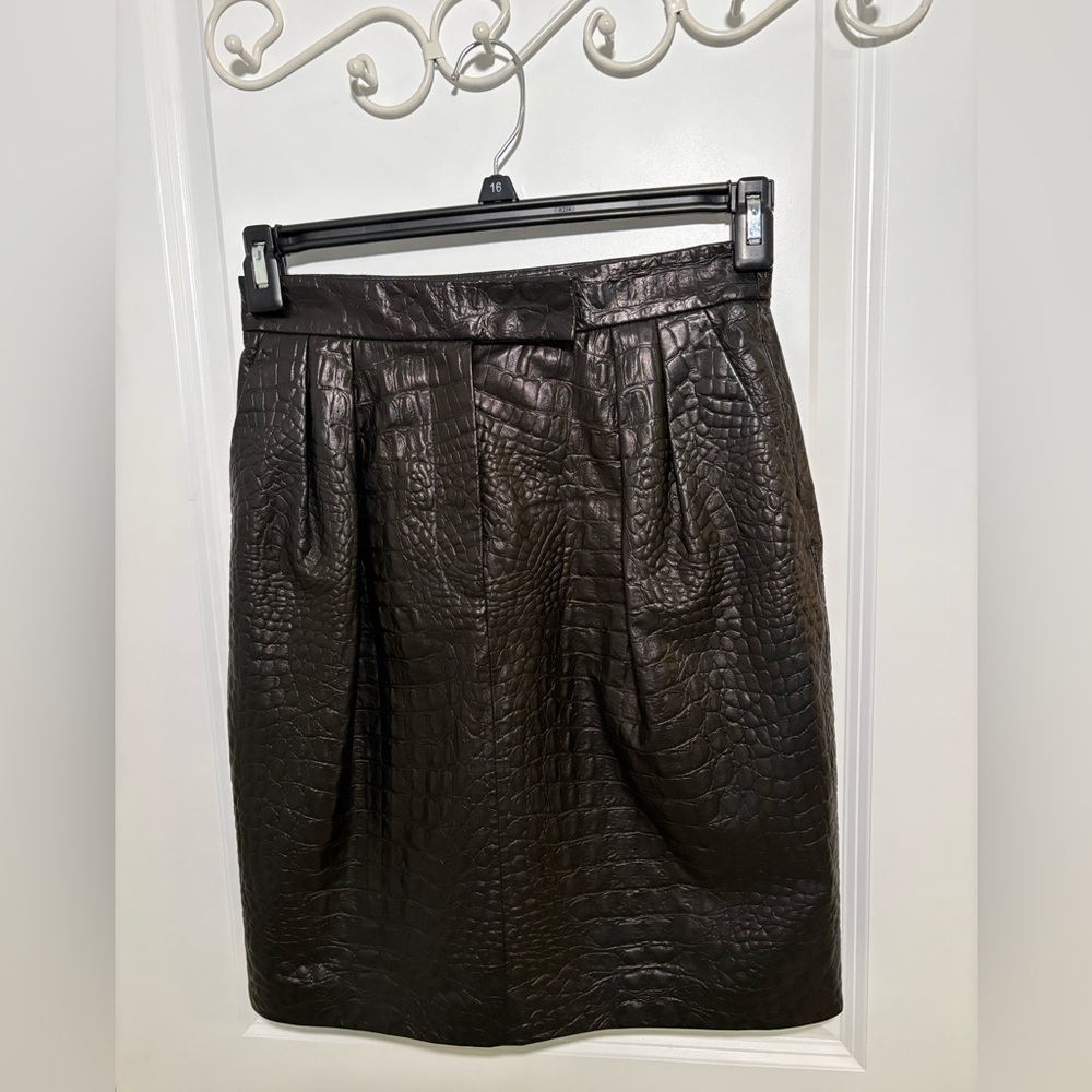 MaxMara Manila Black Pleated Croc-Effect Mini Skirt Size 4 EUC - Picture 4 of 10
